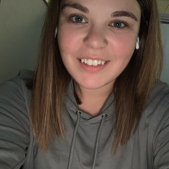 Meet your Posher, Katelyn - Picture 1 of 1